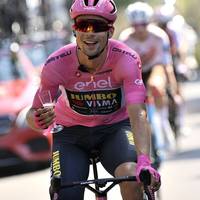 Primoz Roglic gewinnt zum vierten Mal eine große Landesrundfahrt. Bei der 106. Giro d‘Italia bringt er seinen Vorsprung auf der finalen Etappe ins Ziel, bei der Mark Cavendish für einen Rekord sorgt. 