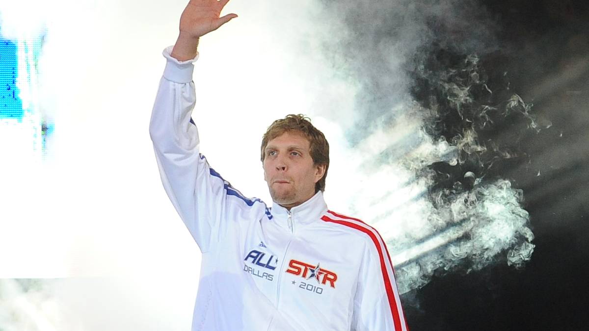 2010 absolviert Dirk Nowitzki im Footballstadion der Dallas Cowboys seinen zweiten Start