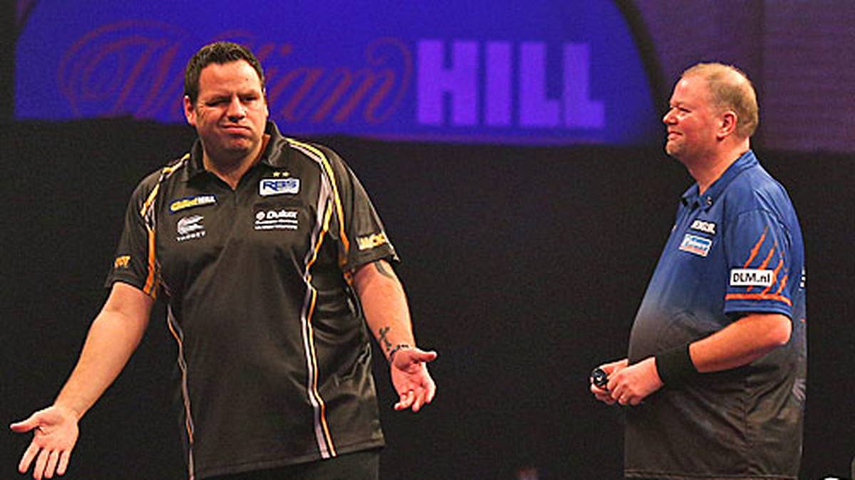 Der heilige Gral des Darts ist das perfekte Spiel, der sogenannte Neun-Darter. 501 Punkte müssen auf null Punkte gespielt werden. Bei der WM gelingt das genau einem: Adrian Lewis in der Partie gegen Raymond van Barneveld. Und es sieht so aus, als wäre es so einfach gewesen