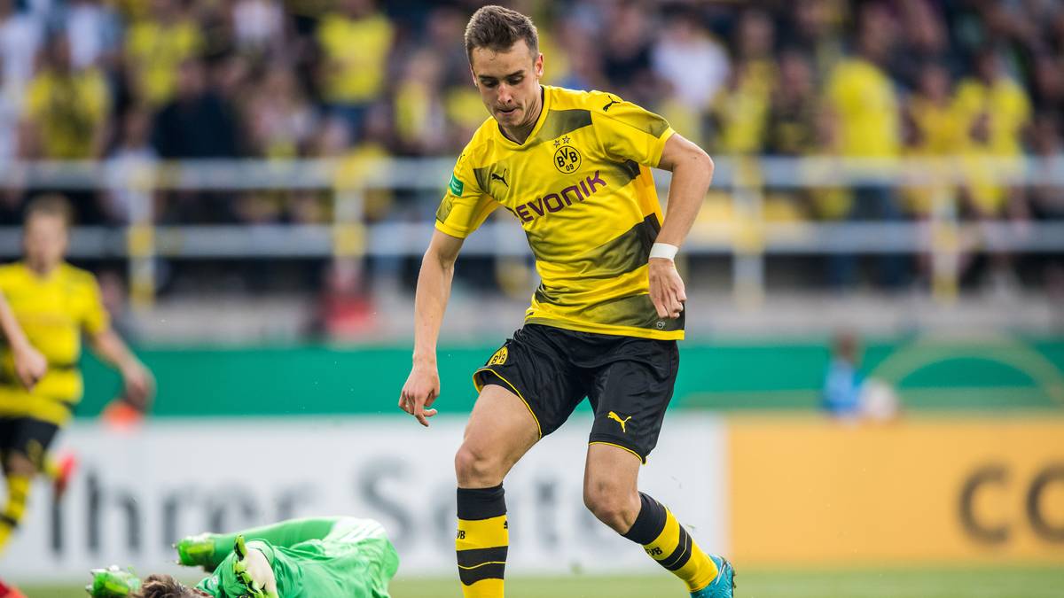 Eher in die Kategorie Ergänzung fällt David Kopacz, der aus der Dortmunder U19 nach Stuttgart wechselt. Mit seinen 19 Jahren muss er erst einmal Erfahrungen sammeln, bevor er eine ernsthafte Alternative wird
