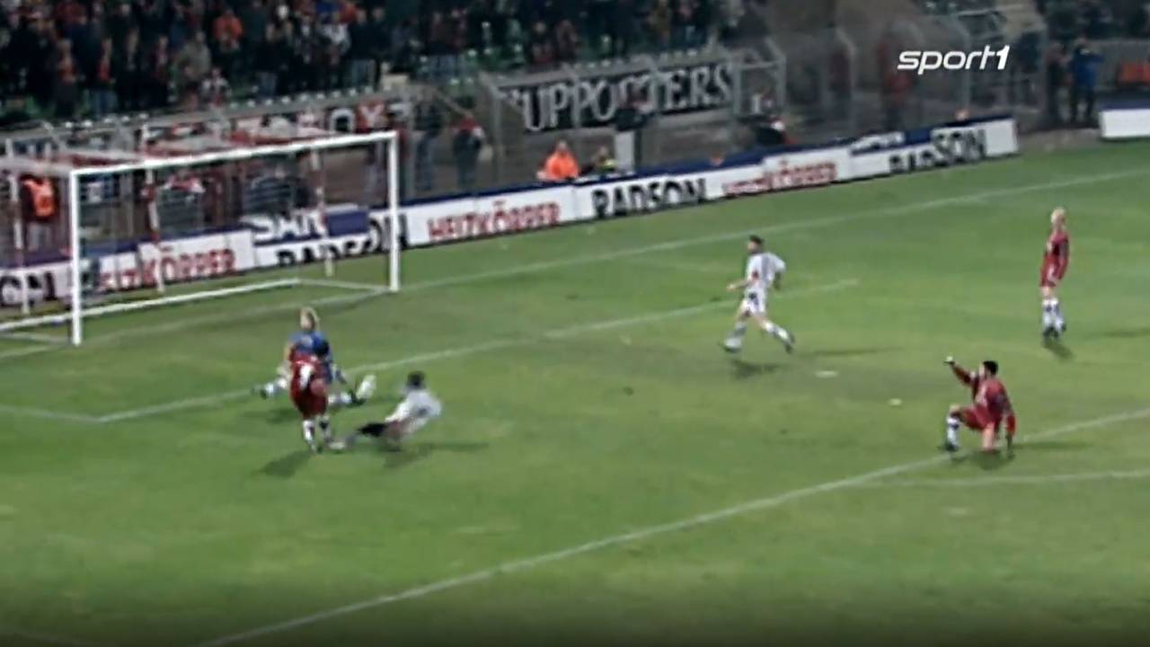 SPORT1 Bundesliga Classics: Ulf Kirsten vermasselt Bayern die Meisterschaft