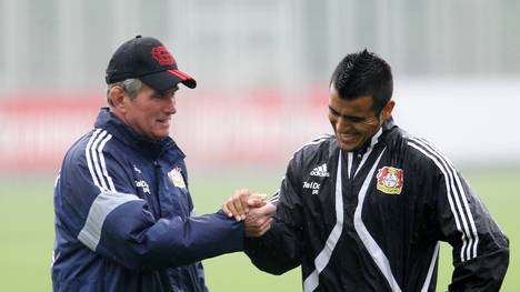 Jupp Heynckes (l.) war in Leverkusen Trainer von Arturo Vidal