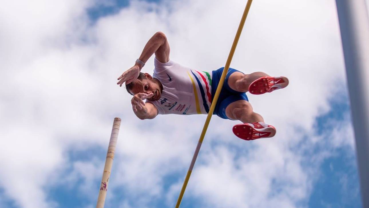 Lavillenie überspringt 5,61m im Garten