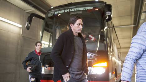 Roger Schmidt verfolgte die DFB-Pokal-Pleite in Lotte vom Bus aus