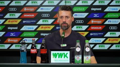 Augsburgs Trainer Sandro Wagner erklärt auf der Pressekonferenz vor dem Spiel beim 1. FC Köln, warum er die Berichterstattung über sich ignoriert - und äußert grundsätzliche Gedanken.