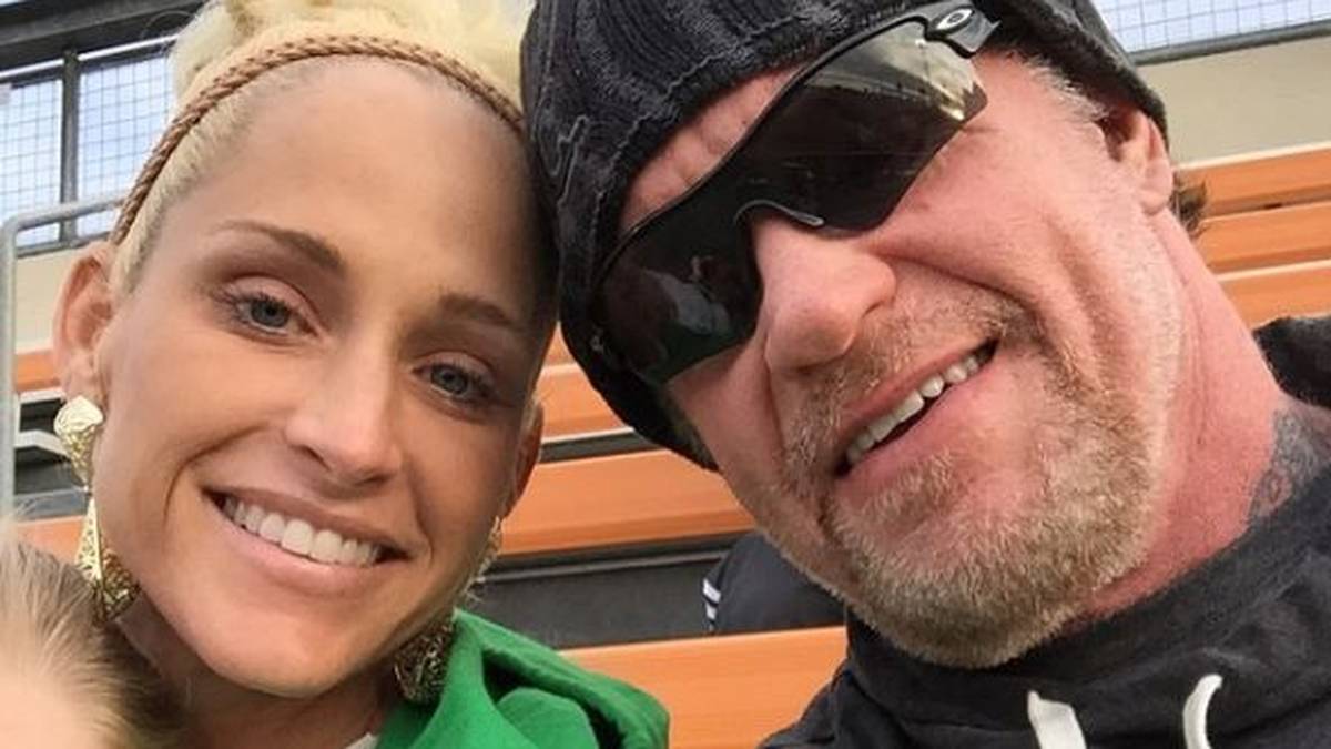 Michelle Calaway, geboren und berühmt geworden als Michelle McCool ist die Ehefrau des Deadman - und diejenige, die auch mal die privaten Seiten der Ring-Ikone offenbart