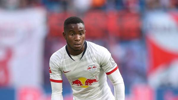 Leipzig's British forward Ademola Lookman runs with the ball during the German First division Bundesliga football match between RB Leipzig and Schalke 04 in Leipzig, on September 28, 2019. (Photo by Ronny Hartmann / AFP) / DFL REGULATIONS PROHIBIT ANY USE OF PHOTOGRAPHS AS IMAGE SEQUENCES AND/OR QUASI-VIDEO        (Photo credit should read RONNY HARTMANN/AFP via Getty Images)
