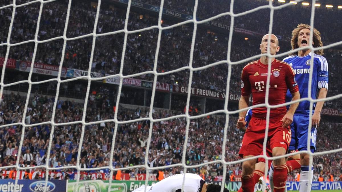 Auch beim "Drama dahoam", dem verlorenen Champions-League-Finale in München gegen den FC Chelsea, verschießt Robben einen Strafstoß - und erlebt danach seine schwerste Zeit bei Bayern