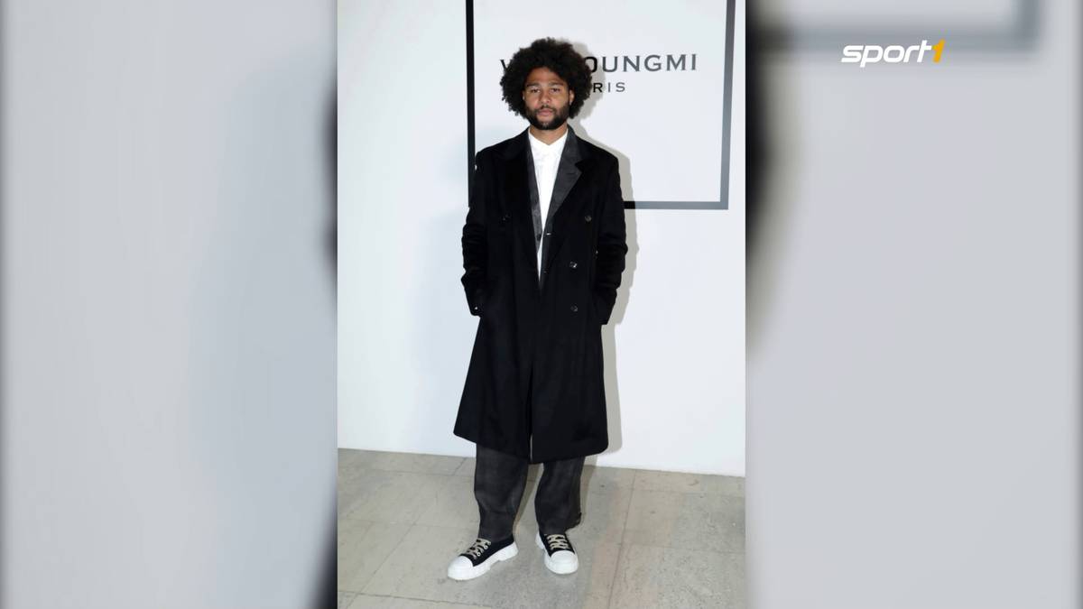 Despite Bayern's tight schedule, Serge Gnabry attended Paris Fashion Week.  There the national player presented his different guise. 