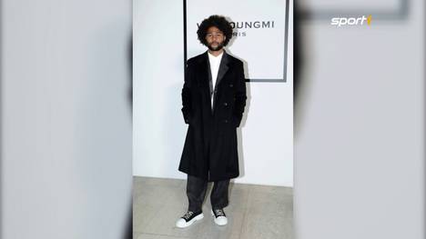 Serge Gnabry besuchte trotz des straffen Spielplans der Bayern die Fashion Week in Paris. Dort präsentierte der Nationalspieler seine verschiedenen Looks. 