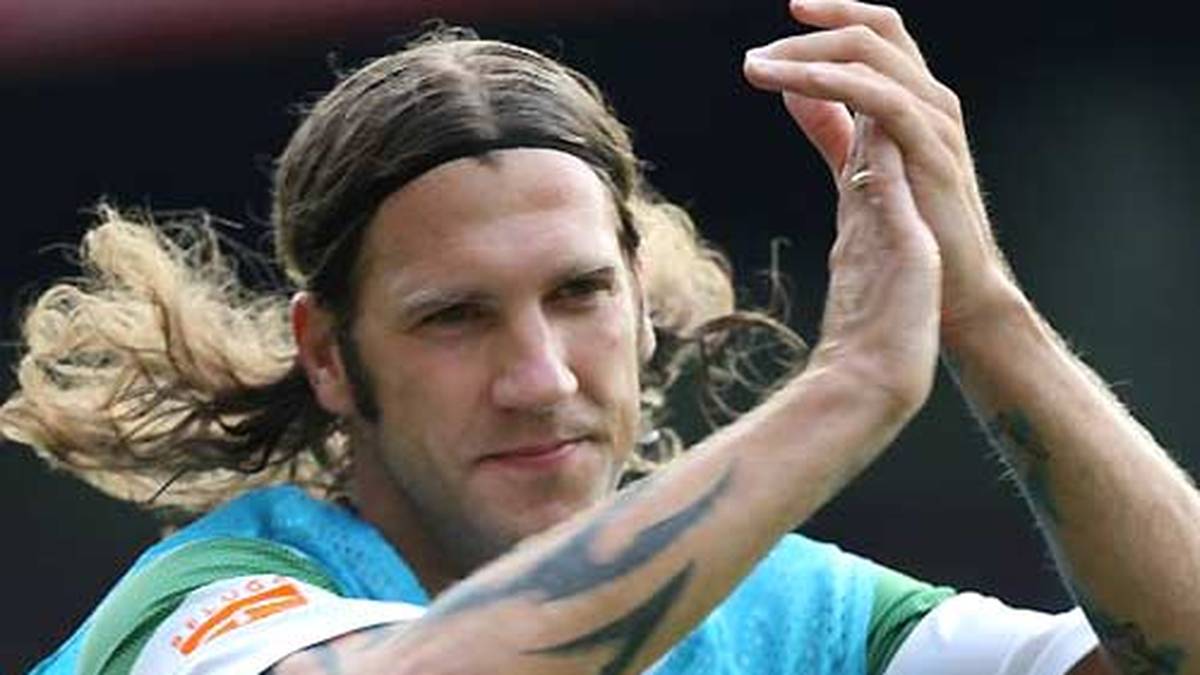 Je älter Frings wird, desto länger sind seine Haare. Die Zeit in der Nationalmannschaft neigt sich hingegen langsam dem Ende entgegen