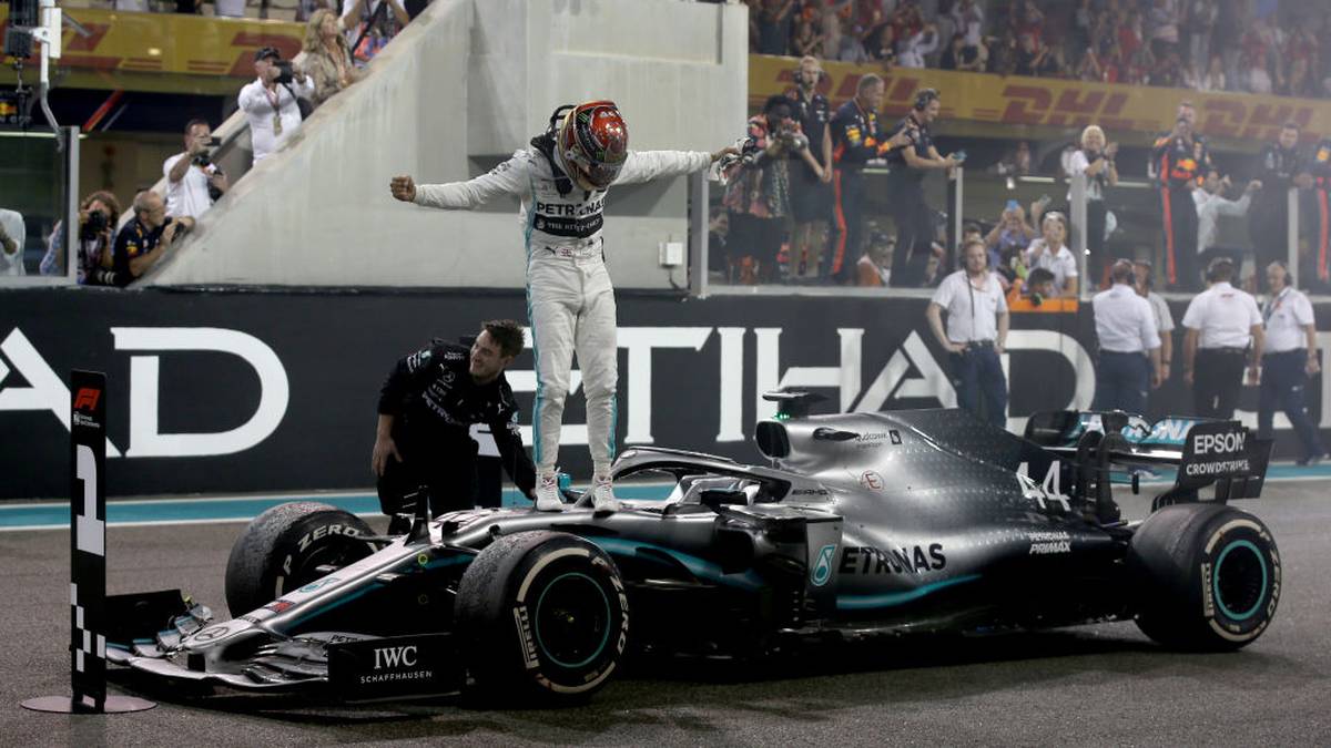 ITALIEN - GAZZETTA DELLO SPORT: "Der Menschenfresser Hamilton gewinnt auch das letzte Rennen der Saison und erteilt den jungen ambitionierten Piloten eine Lehre. Hamilton ist der König der Formel 1 inmitten junger Thronanwärter ...