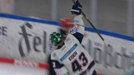 Am Geburtstag seines verstorbenen Bruders Tobi trifft Andreas Eder für die Eisbären Berlin. Ein emotionales Tor mit Gruß gen Himmel.