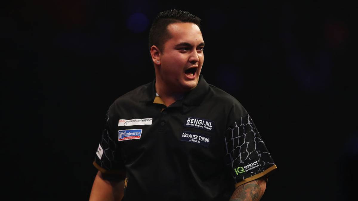 JEFFREY DE ZWAAN vs. Raymond van Barneveld/Darin Young (17.12.): "The Black Cobra" könnte das emotionalste Spiel seiner Karriere bevorstehen. Beim einem Sieg von van Barneveld in Runde eins, steht ein Oranje-Duell an. Beendet de Zwaan dann die Karriere seines Landsmannes?