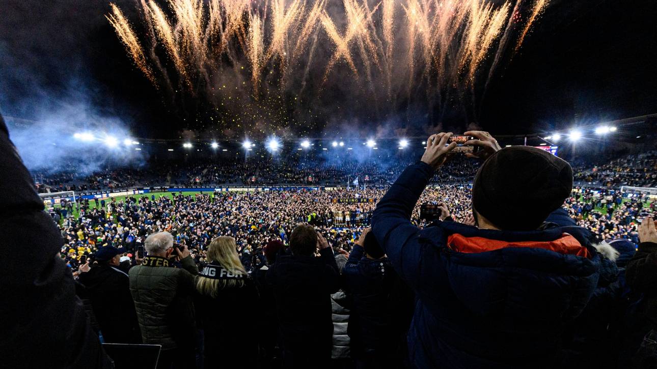 Feuerwerk bei Viking-Meisterfeier 2025 - in der Nacht vor dem Spiel gegen den FC Bayern wurde auch geböllert
