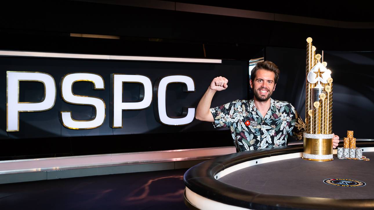 Ramon Colillas mit dem Pokal für den Sieger