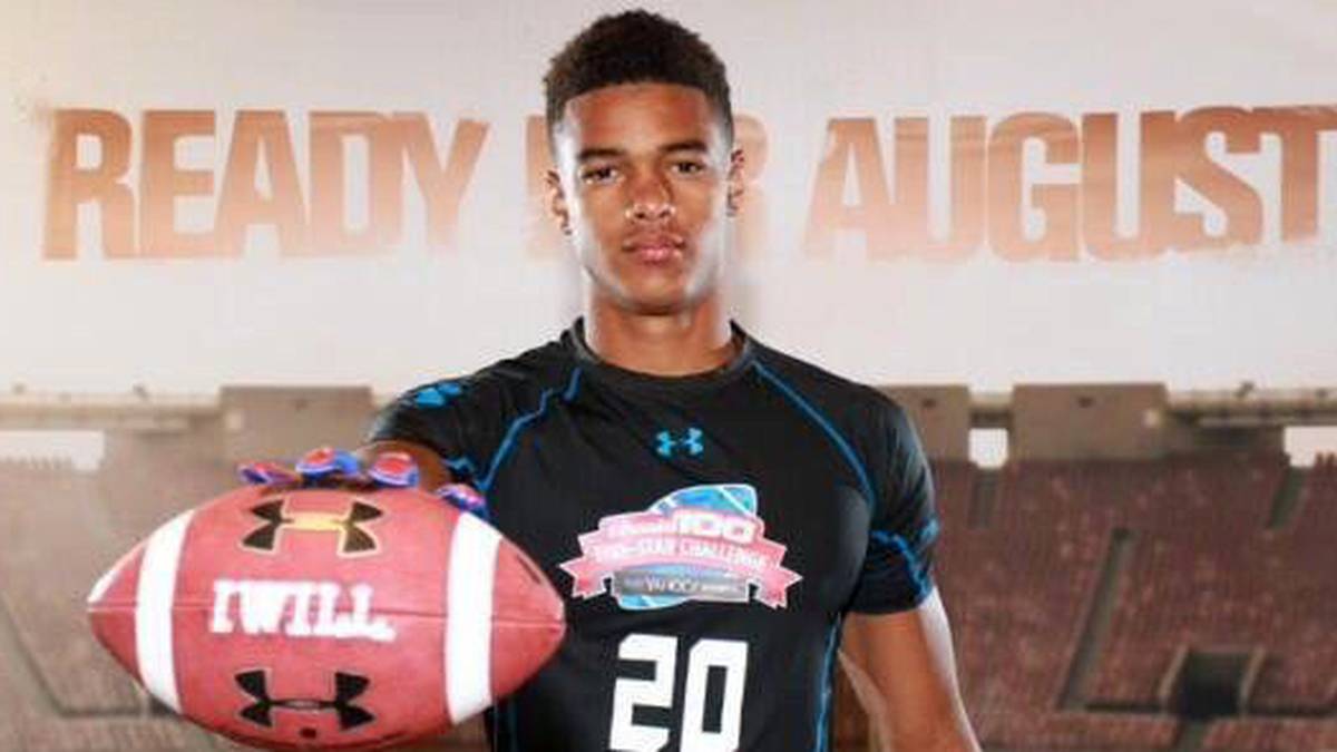 Vater John Brown war früher ein Weltklasse-Bodybuilder, seine zwei jüngeren Brüder sind ebenfalls große Football-Talente