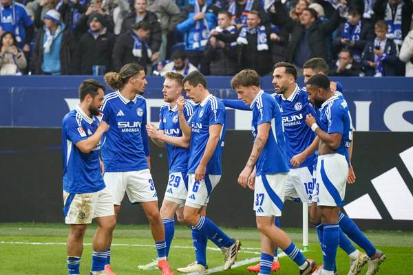 Sturm-Duo erlöst Schalke! Van Wonderen feiert Premierensieg