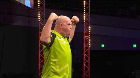 Michael van Gerwen hat in der ersten Runde der European Darts Championship große Probleme mit Madars Razma. Umso größer ist der Jubel nach dem Nervenkrimi.