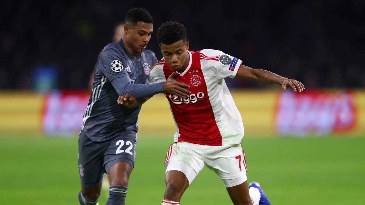 SERGE GNABRY (bis 61.): Enorm auffällig in der Anfangsphase, aber im Abschluss fehlte ihm die letzte Konsequenz. Erst schimpfte ihn Lewandowski, weil er nach einem Konter nicht abspielte (9.), dann bedankte er sich bei Gnabry, weil der Pole von ihm beim 1:0 (13.) mustergültig angespielt wurde. Traumpass! Servierte Lewandowski noch eine weitere Großchance (27.). Gnabry ackerte auch stark in der Defensive. SPORT1-Note: 2,5.