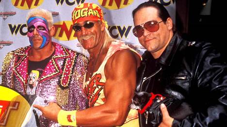 Steve McMichael (r.) mit den Wrestler-Kollegen Sting (l.) und Hulk Hogan
