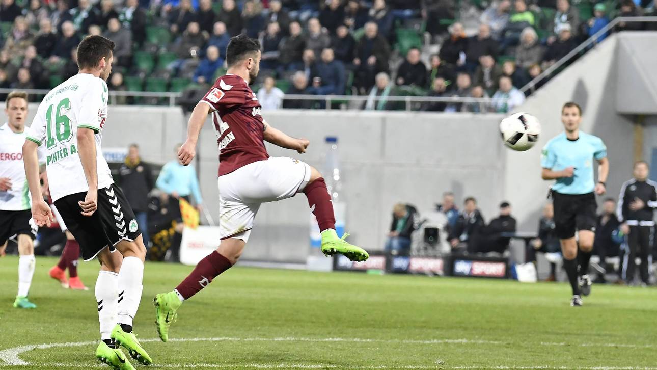 Fürth siegt dank Pannen-Eigentor