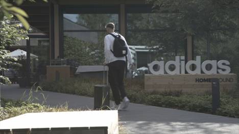 Vier Spiele stehen in den kommenden 14 Tagen für die deutsche Nationalmannschaft an. Das Team von Bundestrainer Hansi Flick fand sich am Montagabend auf dem "Home Ground" bei Sponsor Adidas ein. 