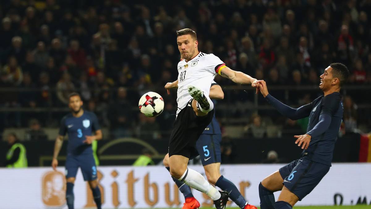 Er sprintet und springt, haut sich voll rein...