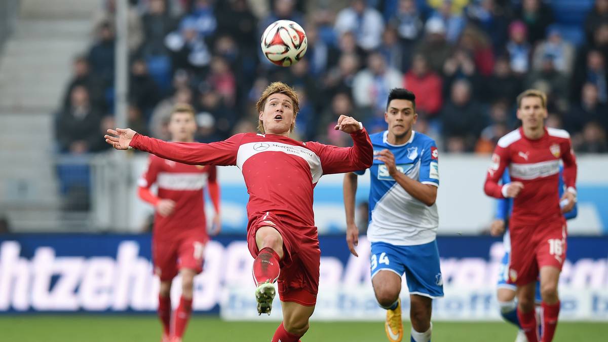 Der VfB zeigt sich aber keineswegs geschockt, sondern hält dagegen. Gotoku Sakai (mit Ball) setzt sich dabei besonders in Szene. 