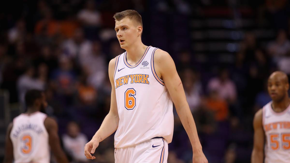 KRISTAPS PORZINGIS: Obwohl der Lette nach seinem Wechsel von den Knicks nach Dallas noch kein einziges Spiel für die Mavs bestritten hat, wird er nun zum Restricted Free Agent. Die Texaner können folglich auf Angebote anderer Teams warten und einfach mitziehen, Porzingis müsste dann bleiben