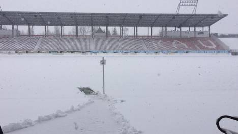 Zu viel Schnee liegt im Zwickauer Stadion