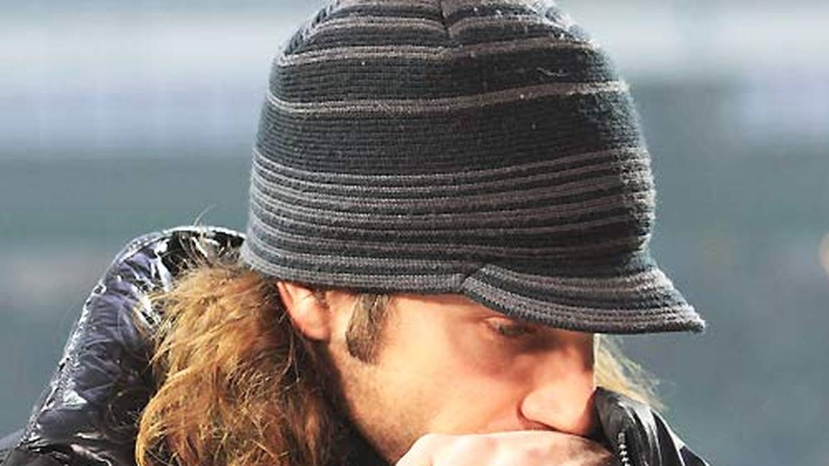 2009 absolviert Frings noch ein Spiel als Nationalspieler, ansonsten gilt seine volle Konzentration nun Werder Bremen. Doch auch dort sieht man ihn - gestoppt von Verletzungen - immer öfter abseits des Platzes 