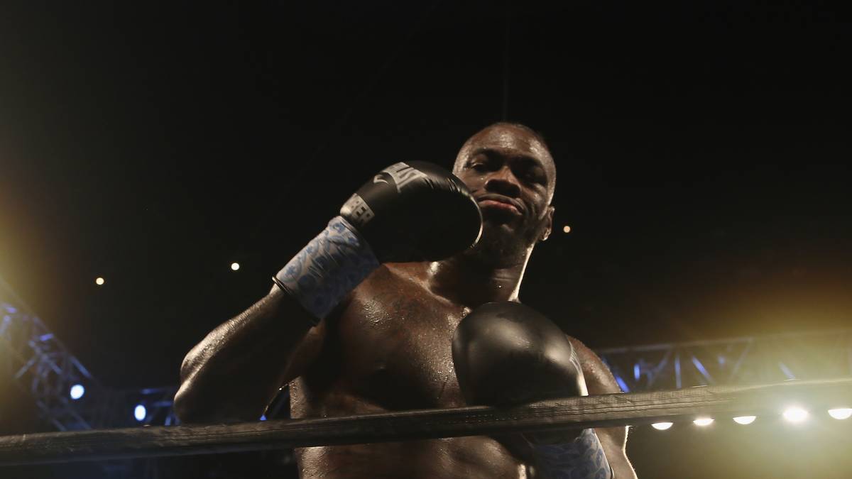 Aus diesem Grund kam er erst im Alter von 20 Jahren zu seinem ersten Kampf. Anschließend boxte sich der US-Amerikaner immer weiter nach oben und macht mit Siegen gegen Eric Molina und Chris Arreola auf sich aufmerksam