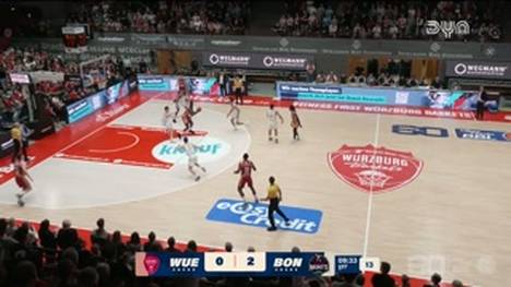 Die BBL-Highlights der Basketball-Partie Fitness First Würzburg Baskets - Telekom Baskets Bonn im Video.