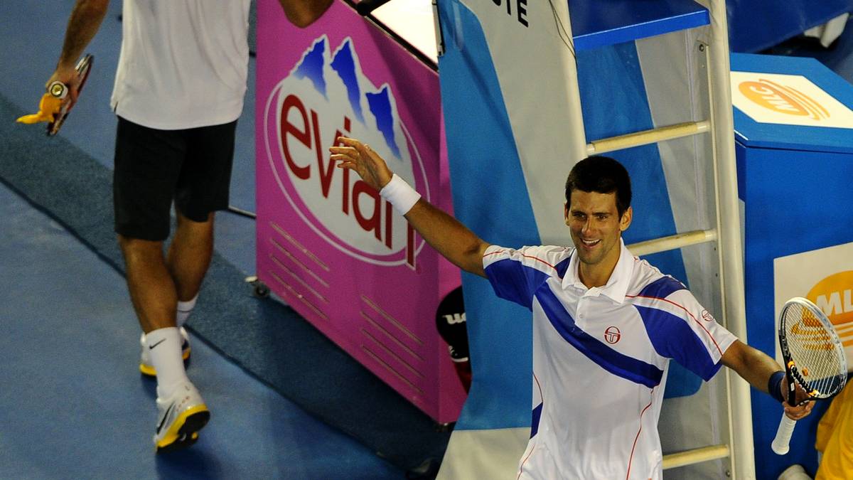 Novak Djokovic entzaubert Federer im Halbfinale der Australian Open 2011. Damit ist Federer erstmals seit Wimbledon 2003 nicht mehr im Besitz eines Grand-Slam-Titels