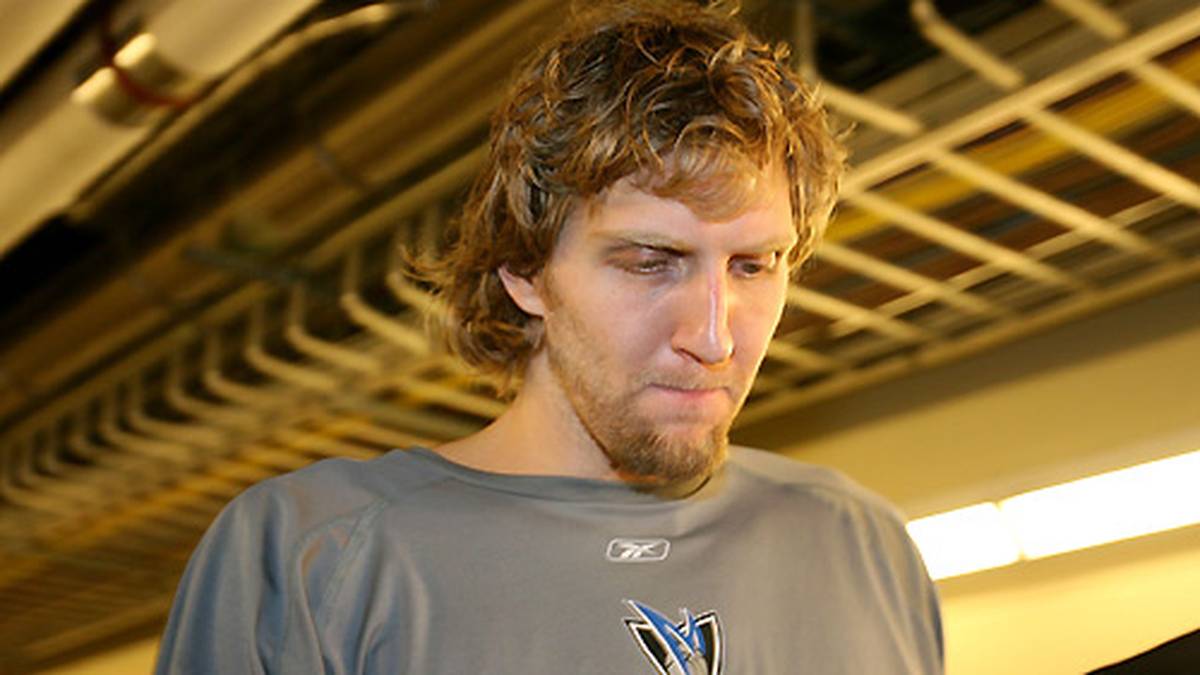 2006 ist aber vor allem das Jahr, in dem Nowitzki mit den Mavs eine riesige Enttäuschung verdauen muss
