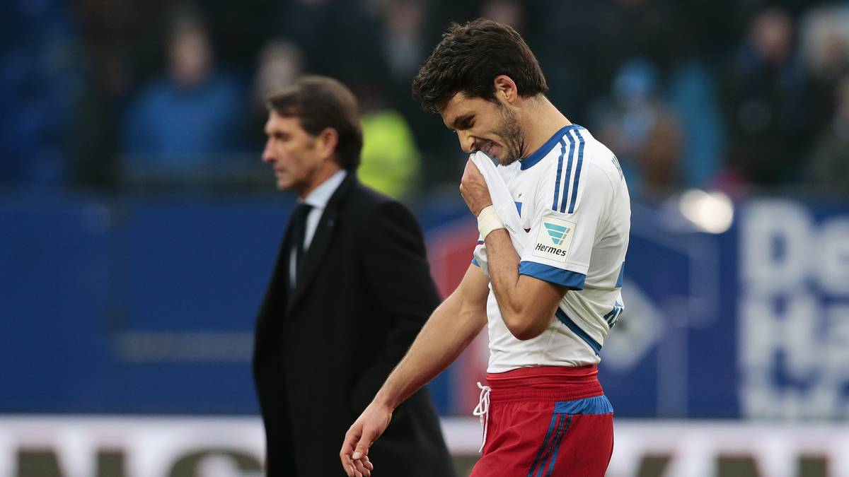 Kacar erlebt in seinen sechs HSV Jahren, von denen er das erste Halbjahr 2014 nach Japan ausgeliehen war, zehn verschiedene Trainer. Bruno Labbadia ist sowohl bei seiner Ankunft 2010 als auch bei seinem Abschied 2016 Übungsleiter im Volkspark