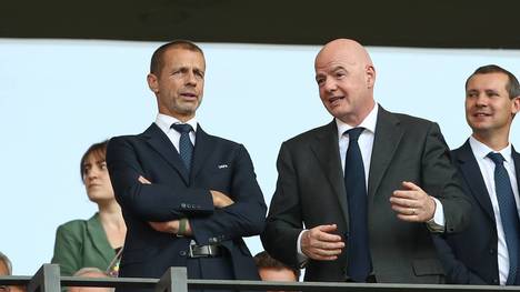 Die 55 Mitgliedsverbände der UEFA haben beschlossen, FIFA-Wettbewerbe zu boykottieren, falls die FIFA Anteile an der WM verkauft. Fußballfinanzexperte Kieran Maguire erklärt die Folgen dieser Maßnahme.