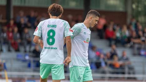 Milot Rashica (R) und Yuya Osako könnten Bremen schon bald verlassen