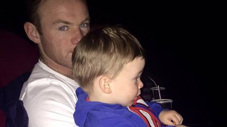 Wayne Rooney genießt das Familienleben mit seinem Sohn Kai.