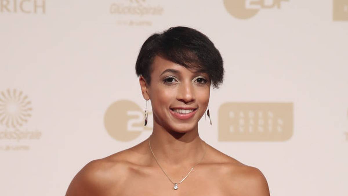 Es ist wieder Zeit für die Gala "Sportler des Jahres". Traditionell am Jahresende treffen sich die besten Sportler und Sportlerinnen in Baden-Baden. SPORT1 zeigt die besten Bilder vom Roten Teppich