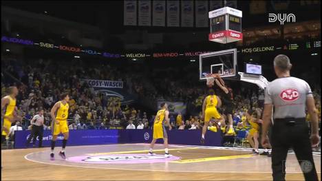 Spannung pur bei der Halbfinal-Neuauflage zwischen Chemnitz und ALBA Berlin. Die Entscheidung fällt durch einen sehenswerten Dunk.