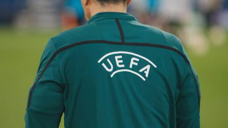 Nach der Invasion von Russland in die Ukraine spricht die Deutsche Fußball Liga eine Empfehlung für eine stille Gedenkminute in der Bundesliga und 2. Bundesliga aus.