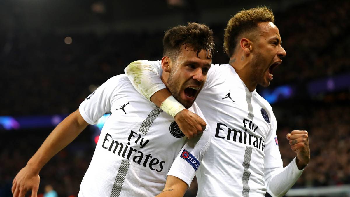 JUAN BERNAT (Paris Saint-Germain): Dieser Transfer war alles andere als "Sch***dreck". Dass sich der gerade einmal für fünf Millionen Euro von den Bayern gekommene Spanier Bernat in die Stammelf von PSG spielte, überraschte wohl nicht nur Uli Hoeneß