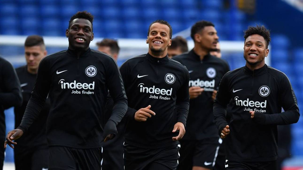 Abwehr-Ass verlängert in Frankfurt