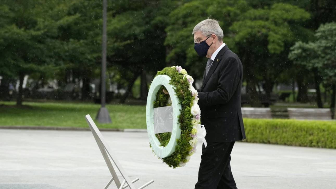 Bach legt Kranz in Hiroshima nieder