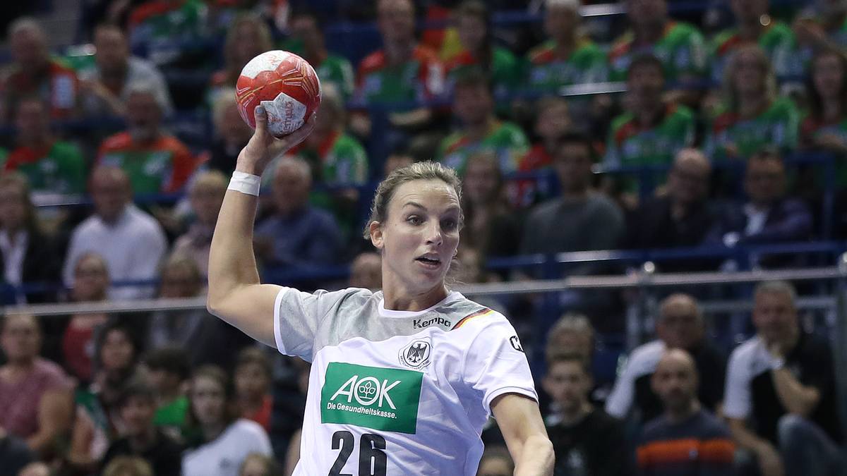 ANGIE GESCHKE: Die 32-jährige Angie Geschke vom VfL Oldenburg ist nicht nur Rückraum-Shooterin, sondern auch die Fitness- und Instagram-Queen im Team