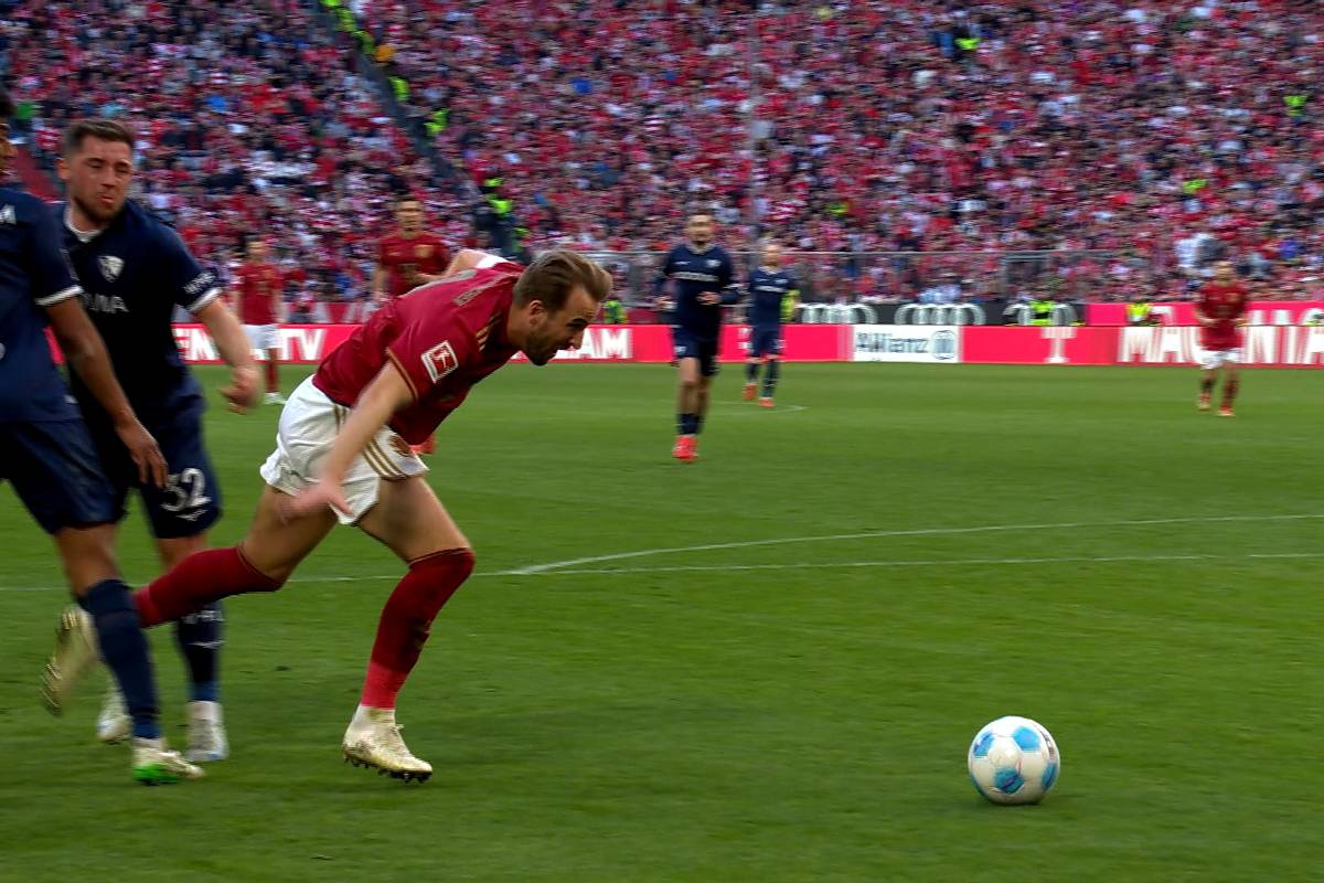 Harry Kane versucht gegen Bochum vergeblich, einen Elfmeter zu schinden und kassiert prompt die Quittung. Leidet der Torjäger etwa unter chronischer Fallsucht?