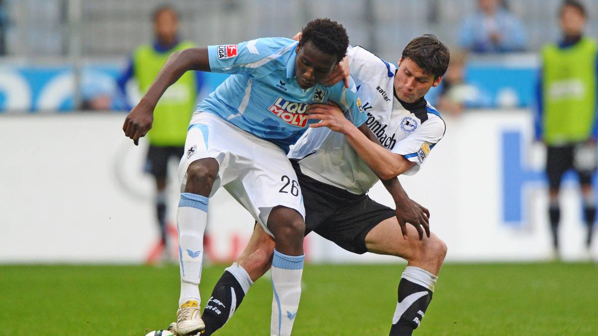 PENIEL MLAPA: Er galt nach Sukuta-Pasu als weiterer Hoffnungsträger für den deutschen Sturm. Bei 1860 ausgebildet, traf er schon bald nach seinem Debüt in der zweiten Liga regelmäßig