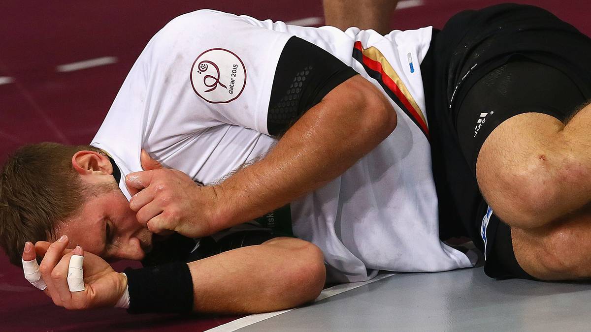 Nicht nur Weinhold wird aus der Achtelfinalbegegnung einige blaue Flecken als Souvenir mitnehmen